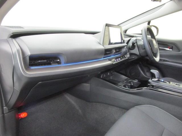 プリウス Ｇ　オートクルーズ　キーレス　オートエアコン　バックモニター　ナビ＆ＴＶ　メモリナビ　ＬＥＤヘッドランプ　アルミ　イモビ　ＡＢＳ　デュアルエアバック　横滑防止　パワーステアリング　ＥＴＣ車載器　フルセグ（30枚目）