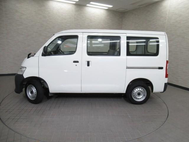 タウンエースバン ＤＸ　横滑防止装置　衝突軽減　運転席エアバッグ　エアコン　ＬＥＤヘッドライト　バックカメラ　Ｗエアバック　メモリーナビ　盗難防止システム　ＡＢＳ　ＥＴＣ　アイドリングストップ　ナビ（4枚目）