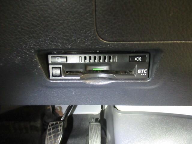 タウンエースバン ＤＸ　横滑防止装置　衝突軽減　運転席エアバッグ　エアコン　ＬＥＤヘッドライト　バックカメラ　Ｗエアバック　メモリーナビ　盗難防止システム　ＡＢＳ　ＥＴＣ　アイドリングストップ　ナビ（10枚目）