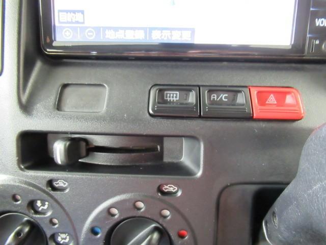 タウンエースバン ＤＸ　横滑防止装置　衝突軽減　運転席エアバッグ　エアコン　ＬＥＤヘッドライト　バックカメラ　Ｗエアバック　メモリーナビ　盗難防止システム　ＡＢＳ　ＥＴＣ　アイドリングストップ　ナビ（15枚目）