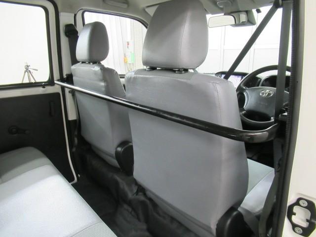 タウンエースバン ＤＸ　横滑防止装置　衝突軽減　運転席エアバッグ　エアコン　ＬＥＤヘッドライト　バックカメラ　Ｗエアバック　メモリーナビ　盗難防止システム　ＡＢＳ　ＥＴＣ　アイドリングストップ　ナビ（19枚目）