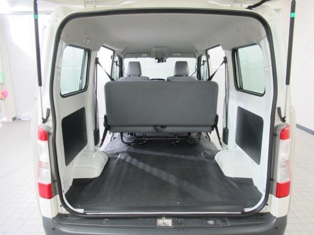 タウンエースバン ＤＸ　横滑防止装置　衝突軽減　運転席エアバッグ　エアコン　ＬＥＤヘッドライト　バックカメラ　Ｗエアバック　メモリーナビ　盗難防止システム　ＡＢＳ　ＥＴＣ　アイドリングストップ　ナビ（23枚目）