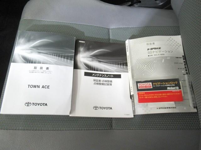 タウンエースバン ＤＸ　横滑防止装置　衝突軽減　運転席エアバッグ　エアコン　ＬＥＤヘッドライト　バックカメラ　Ｗエアバック　メモリーナビ　盗難防止システム　ＡＢＳ　ＥＴＣ　アイドリングストップ　ナビ（26枚目）