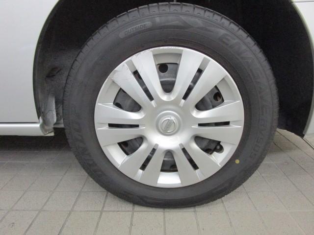 セレナ ２０Ｘ　Ｓ－ハイブリッド　ＡＵＴＯエアコン　横滑り防止機能　リアカメラ　ダブルエアコン　ウォークスルー　３列シート　１オーナー　ＥＴＣ　スマートキー　キーレスエントリー　盗難防止システム　メモリーナビ　パワーウィンドウ　ＰＳ（5枚目）