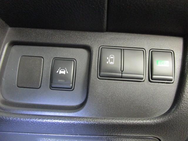 セレナ ２０Ｘ　Ｓ－ハイブリッド　ＡＵＴＯエアコン　横滑り防止機能　リアカメラ　ダブルエアコン　ウォークスルー　３列シート　１オーナー　ＥＴＣ　スマートキー　キーレスエントリー　盗難防止システム　メモリーナビ　パワーウィンドウ　ＰＳ（10枚目）