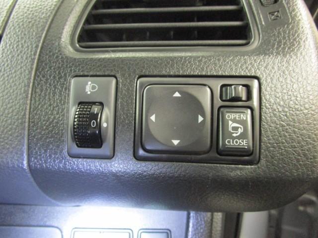 セレナ ２０Ｘ　Ｓ－ハイブリッド　ＡＵＴＯエアコン　横滑り防止機能　リアカメラ　ダブルエアコン　ウォークスルー　３列シート　１オーナー　ＥＴＣ　スマートキー　キーレスエントリー　盗難防止システム　メモリーナビ　パワーウィンドウ　ＰＳ（11枚目）