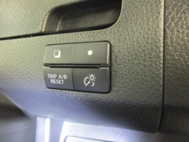 セレナ ２０Ｘ　Ｓ－ハイブリッド　ＡＵＴＯエアコン　横滑り防止機能　リアカメラ　ダブルエアコン　ウォークスルー　３列シート　１オーナー　ＥＴＣ　スマートキー　キーレスエントリー　盗難防止システム　メモリーナビ　パワーウィンドウ　ＰＳ（12枚目）