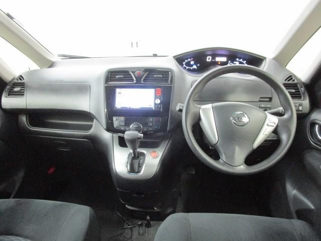 セレナ ２０Ｘ　Ｓ－ハイブリッド　ＡＵＴＯエアコン　横滑り防止機能　リアカメラ　ダブルエアコン　ウォークスルー　３列シート　１オーナー　ＥＴＣ　スマートキー　キーレスエントリー　盗難防止システム　メモリーナビ　パワーウィンドウ　ＰＳ（20枚目）