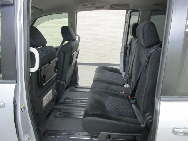 セレナ ２０Ｘ　Ｓ－ハイブリッド　ＡＵＴＯエアコン　横滑り防止機能　リアカメラ　ダブルエアコン　ウォークスルー　３列シート　１オーナー　ＥＴＣ　スマートキー　キーレスエントリー　盗難防止システム　メモリーナビ　パワーウィンドウ　ＰＳ（24枚目）