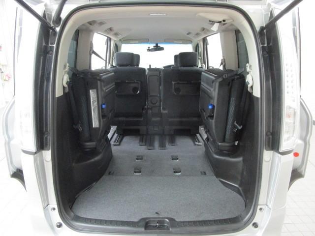 セレナ ２０Ｘ　Ｓ－ハイブリッド　ＡＵＴＯエアコン　横滑り防止機能　リアカメラ　ダブルエアコン　ウォークスルー　３列シート　１オーナー　ＥＴＣ　スマートキー　キーレスエントリー　盗難防止システム　メモリーナビ　パワーウィンドウ　ＰＳ（26枚目）