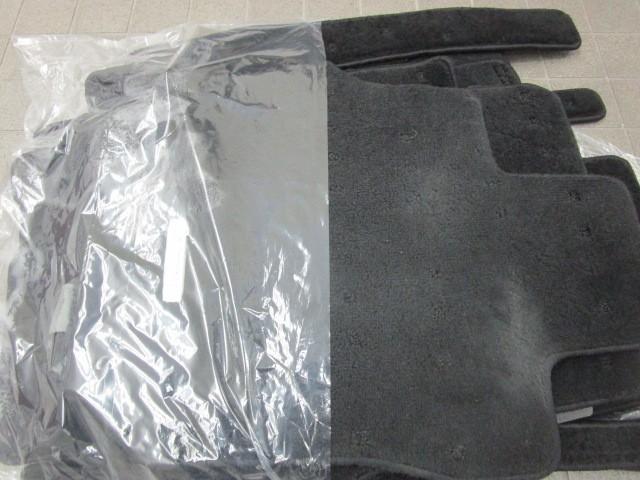 セレナ ２０Ｘ　Ｓ－ハイブリッド　ＡＵＴＯエアコン　横滑り防止機能　リアカメラ　ダブルエアコン　ウォークスルー　３列シート　１オーナー　ＥＴＣ　スマートキー　キーレスエントリー　盗難防止システム　メモリーナビ　パワーウィンドウ　ＰＳ（27枚目）