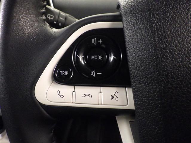 プリウス Ａ　衝突軽減ブレーキシステム　Ｂモニタ　ＬＥＤヘッド　クルーズコントロール　セキュリティー　スマートキー　パワーステアリング　ＥＴＣ　アルミホイル　オートエアコン　ＳＲＳ　ＡＢＳ　パワーウィンドウ　ＶＳＣ（16枚目）