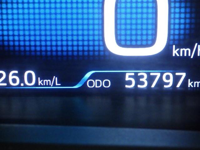 プリウス Ａ　衝突軽減ブレーキシステム　Ｂモニタ　ＬＥＤヘッド　クルーズコントロール　セキュリティー　スマートキー　パワーステアリング　ＥＴＣ　アルミホイル　オートエアコン　ＳＲＳ　ＡＢＳ　パワーウィンドウ　ＶＳＣ（21枚目）