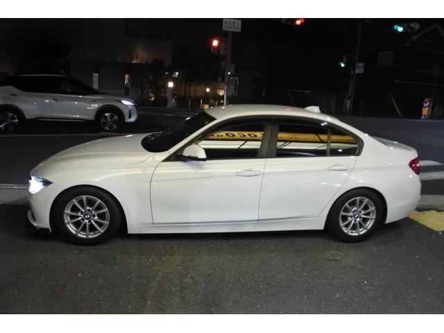 ３シリーズ ３２０ｄ　追突軽減システム　インテリジェントセーフティ　社外品カーボンスポイラー　デイライトコーディング　カロッツエリアテレビチューナーフルセグ　純正ＨＤＤナビ　バックカメラ　ソナー　ミラーＥＴＣ　純正１６ＡＷ（7枚目）