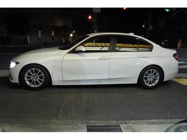 ３シリーズ ３２０ｄ　追突軽減システム　インテリジェントセーフティ　社外品カーボンスポイラー　デイライトコーディング　カロッツエリアテレビチューナーフルセグ　純正ＨＤＤナビ　バックカメラ　ソナー　ミラーＥＴＣ　純正１６ＡＷ（8枚目）