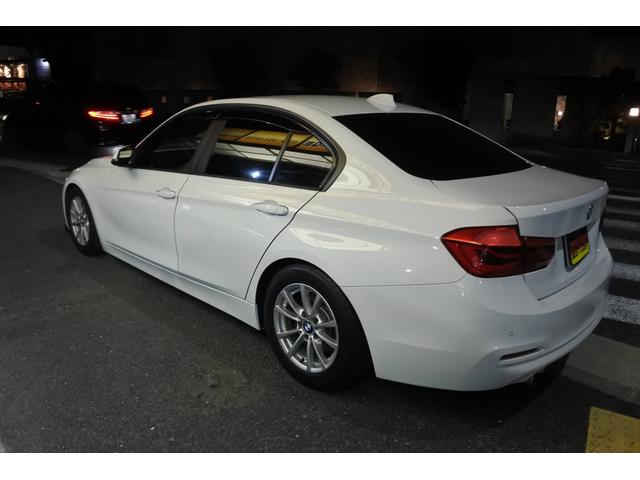 ３シリーズ ３２０ｄ　追突軽減システム　インテリジェントセーフティ　社外品カーボンスポイラー　デイライトコーディング　カロッツエリアテレビチューナーフルセグ　純正ＨＤＤナビ　バックカメラ　ソナー　ミラーＥＴＣ　純正１６ＡＷ（9枚目）