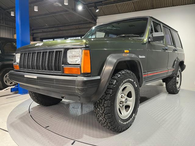 ジープ・チェロキー スポーツ　前期スポーツ・４ＷＤ・新品ＢＦグッドリッチオールテレーンタイヤ・モスグリーン・背面タイヤ（7枚目）