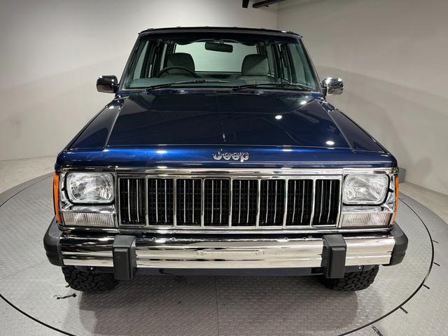 ジープ・チェロキー スポーツ　前期スポーツ・４ＷＤ・同色オールペン済・ウッドシート施工済・新品前後メッキバンパー・新品メッキグリル・新品メッキドアハンドル・ＢＦグッドリッチオールテレーンタイヤ・デイトナホイール新品・ネイビー（2枚目）