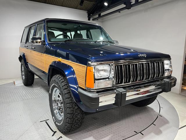 ジープ・チェロキー スポーツ　前期スポーツ・４ＷＤ・同色オールペン済・ウッドシート施工済・新品前後メッキバンパー・新品メッキグリル・新品メッキドアハンドル・ＢＦグッドリッチオールテレーンタイヤ・デイトナホイール新品・ネイビー（6枚目）