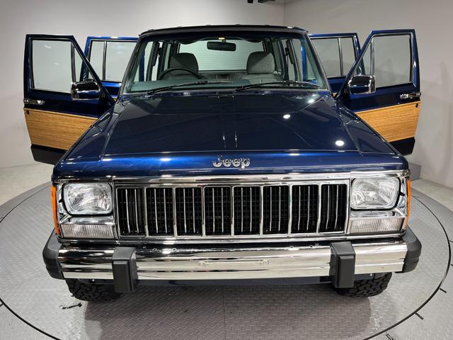 ジープ・チェロキー スポーツ　前期スポーツ・４ＷＤ・同色オールペン済・ウッドシート施工済・新品前後メッキバンパー・新品メッキグリル・新品メッキドアハンドル・ＢＦグッドリッチオールテレーンタイヤ・デイトナホイール新品・ネイビー（12枚目）
