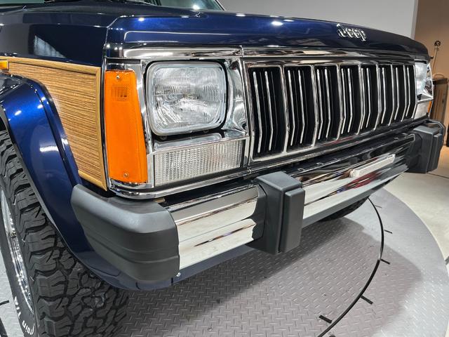 ジープ・チェロキー スポーツ　前期スポーツ・４ＷＤ・同色オールペン済・ウッドシート施工済・新品前後メッキバンパー・新品メッキグリル・新品メッキドアハンドル・ＢＦグッドリッチオールテレーンタイヤ・デイトナホイール新品・ネイビー（41枚目）
