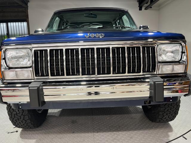 ジープ・チェロキー スポーツ　前期スポーツ・４ＷＤ・同色オールペン済・ウッドシート施工済・新品前後メッキバンパー・新品メッキグリル・新品メッキドアハンドル・ＢＦグッドリッチオールテレーンタイヤ・デイトナホイール新品・ネイビー（42枚目）