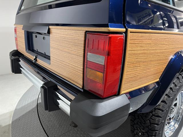 ジープ・チェロキー スポーツ　前期スポーツ・４ＷＤ・同色オールペン済・ウッドシート施工済・新品前後メッキバンパー・新品メッキグリル・新品メッキドアハンドル・ＢＦグッドリッチオールテレーンタイヤ・デイトナホイール新品・ネイビー（44枚目）