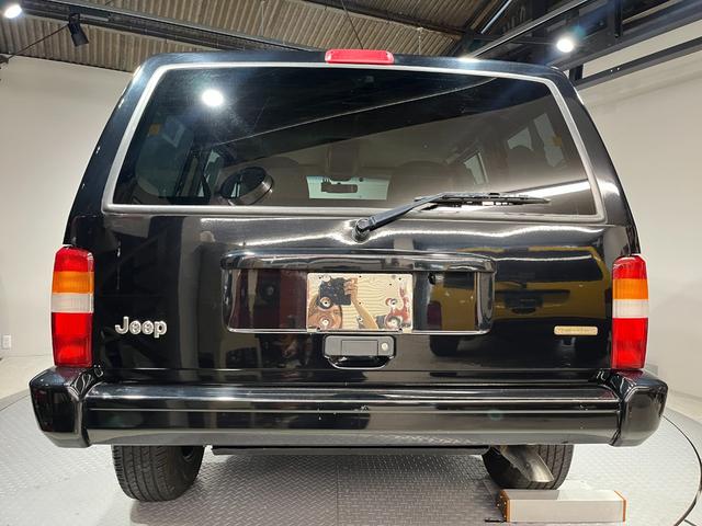 ジープ・チェロキー リミテッド　リミテッド　後期リミテッド・４ＷＤ・純正１６アルミつや消し黒塗装・ナビ・ドラレコ・リアルベージュレザー・ブラック（3枚目）