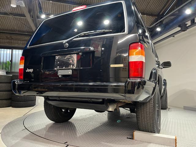 ジープ・チェロキー リミテッド　リミテッド　後期リミテッド・４ＷＤ・純正１６アルミつや消し黒塗装・ナビ・ドラレコ・リアルベージュレザー・ブラック（10枚目）
