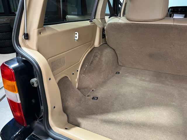 ジープ・チェロキー リミテッド　リミテッド　後期リミテッド・４ＷＤ・純正１６アルミつや消し黒塗装・ナビ・ドラレコ・リアルベージュレザー・ブラック（18枚目）