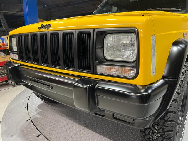 ジープ・チェロキー スポーツ　後期スポーツ・４ＷＤ・新品ＢＦグッドリッチオールテレーンタイヤ・デイトナブラックホイール・ルーフレール・自社オールペン済み・イエロー（41枚目）