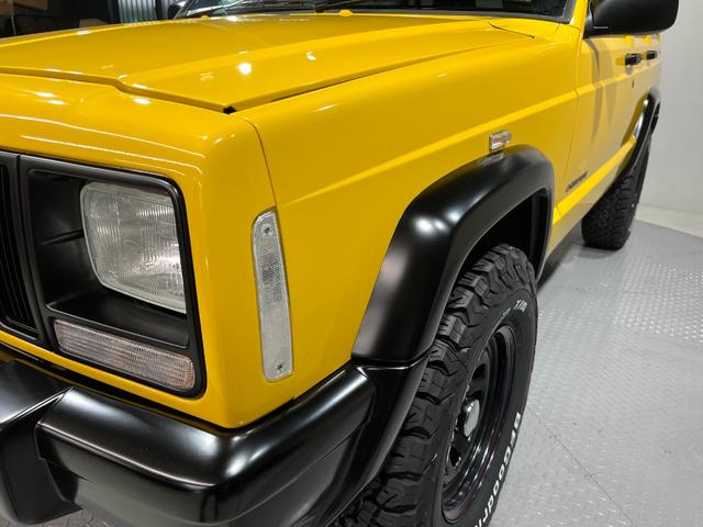 ジープ・チェロキー スポーツ　後期スポーツ・４ＷＤ・新品ＢＦグッドリッチオールテレーンタイヤ・デイトナブラックホイール・ルーフレール・自社オールペン済み・イエロー（45枚目）