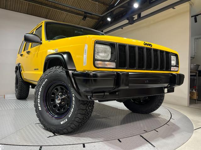 ジープ・チェロキー スポーツ　後期スポーツ・４ＷＤ・新品ＢＦグッドリッチオールテレーンタイヤ・デイトナブラックホイール・ルーフレール・自社オールペン済み・イエロー（47枚目）