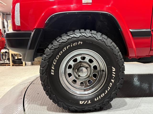 ジープ・チェロキー スポーツ　後期スポーツ・４ＷＤ・１ＤＩＮオーディオ・２インチリフトアップ・デイトナメッキ・メッキグリル・リアスモークフィルム・レッド（39枚目）