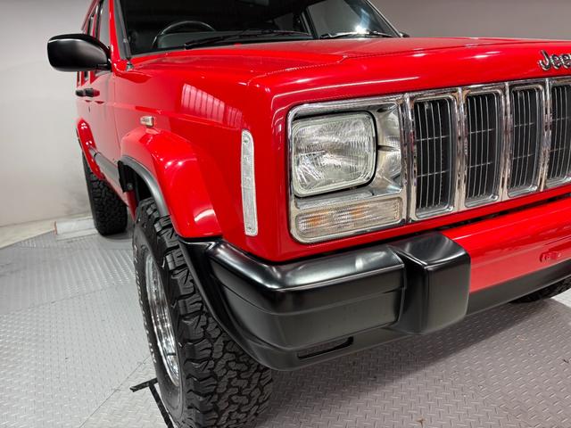 ジープ・チェロキー スポーツ　後期スポーツ・４ＷＤ・１ＤＩＮオーディオ・２インチリフトアップ・デイトナメッキ・メッキグリル・リアスモークフィルム・レッド（46枚目）