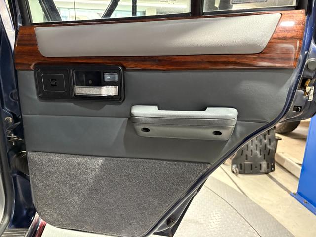 ジープ・チェロキー リミテッド　前期リミテッド・４ＷＤ・キーレス・Ｂｌｕｅｔｏｏｔｈオーディオ・メッキグリル・メッキ前後バンパー・内装ブラック・ワインレッドオールペン・ＨＱ（35枚目）
