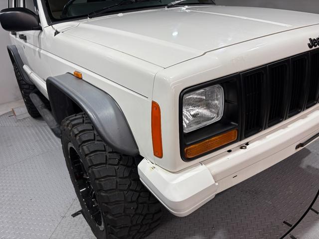 ジープ・チェロキー リミテッド　後期リミテッド・４ＷＤ・リアルベージュレザー・リフトアップ・フラットブッシュワーカーオーバーフェンダー・ホワイト（46枚目）