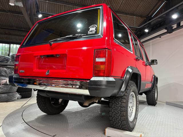 ジープ・チェロキー リミテッド　前期リミテッド・４ＷＤ・Ｒ５年オールペン、ＨＱ整備済み・Ｂｌｕｅｔｏｏｔｈオーディオ・３本スポークハンドル・シートスポーツ仕様・レッド（10枚目）