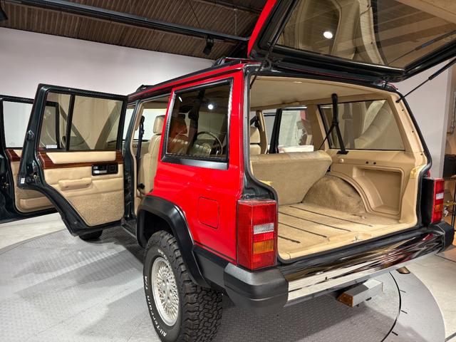 ジープ・チェロキー リミテッド　前期リミテッド・４ＷＤ・Ｒ５年オールペン、ＨＱ整備済み・Ｂｌｕｅｔｏｏｔｈオーディオ・３本スポークハンドル・シートスポーツ仕様・レッド（14枚目）