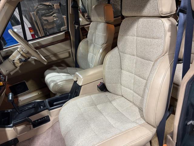 ジープ・チェロキー リミテッド　前期リミテッド・４ＷＤ・Ｒ５年オールペン、ＨＱ整備済み・Ｂｌｕｅｔｏｏｔｈオーディオ・３本スポークハンドル・シートスポーツ仕様・レッド（27枚目）