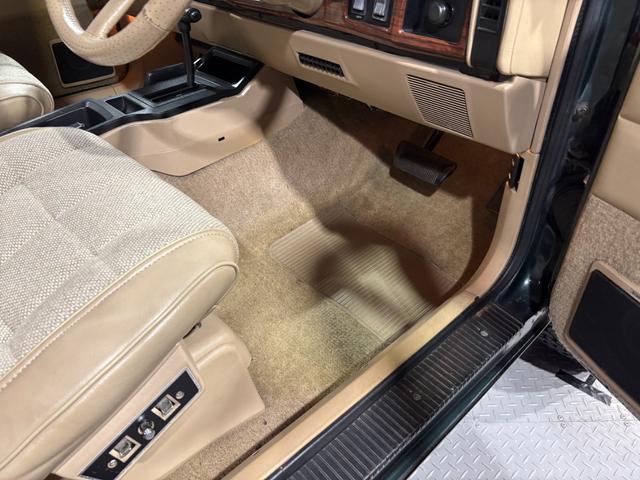 ジープ・チェロキー リミテッド　前期リミテッド・４ＷＤ・Ｒ５年オールペン、ＨＱ整備済み・Ｂｌｕｅｔｏｏｔｈオーディオ・３本スポークハンドル・シートスポーツ仕様・レッド（30枚目）