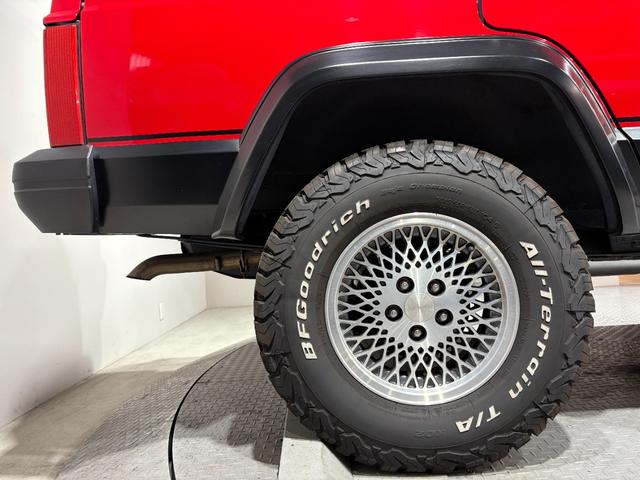ジープ・チェロキー リミテッド　前期リミテッド・４ＷＤ・Ｒ５年オールペン、ＨＱ整備済み・Ｂｌｕｅｔｏｏｔｈオーディオ・３本スポークハンドル・シートスポーツ仕様・レッド（38枚目）