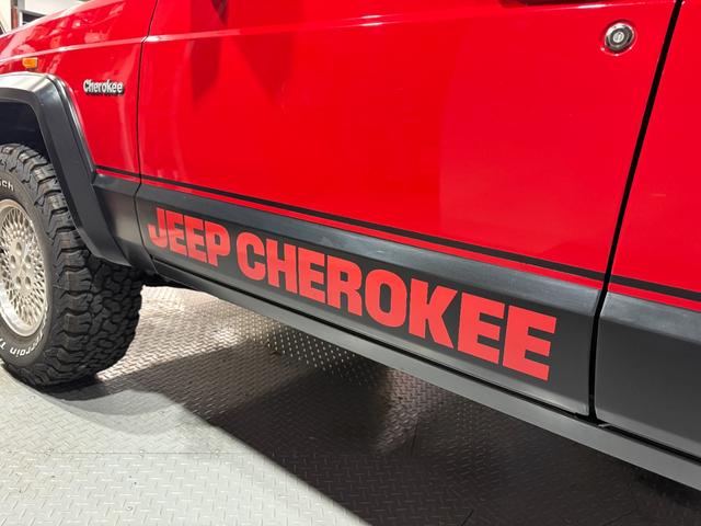 ジープ・チェロキー リミテッド　前期リミテッド・４ＷＤ・Ｒ５年オールペン、ＨＱ整備済み・Ｂｌｕｅｔｏｏｔｈオーディオ・３本スポークハンドル・シートスポーツ仕様・レッド（49枚目）