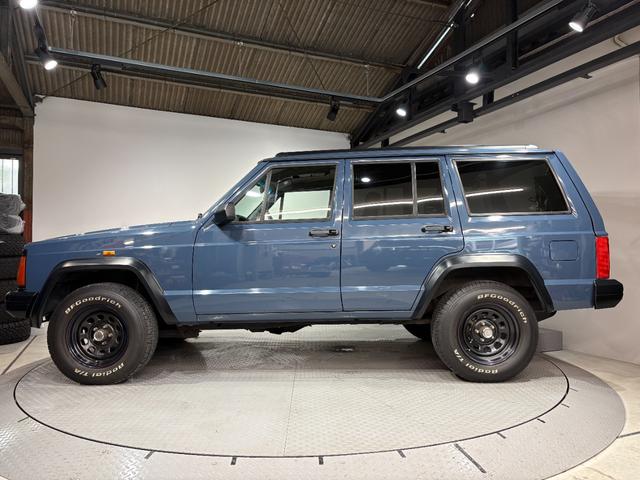 ジープ・チェロキー リミテッド　前期リミテッド・４ＷＤ・Ｂｌｕｅｔｏｏｔｈオーディオ・内装ブラック・アルルブルー（5枚目）