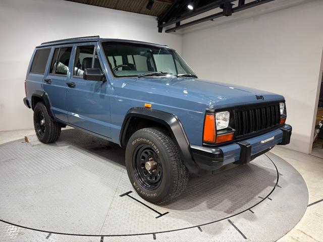 ジープ・チェロキー リミテッド　前期リミテッド・４ＷＤ・Ｂｌｕｅｔｏｏｔｈオーディオ・内装ブラック・アルルブルー（6枚目）
