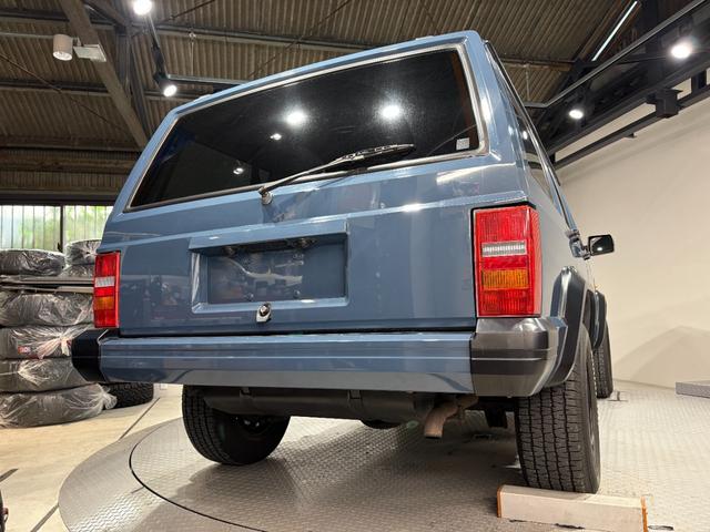 ジープ・チェロキー リミテッド　前期リミテッド・４ＷＤ・Ｂｌｕｅｔｏｏｔｈオーディオ・内装ブラック・アルルブルー（10枚目）