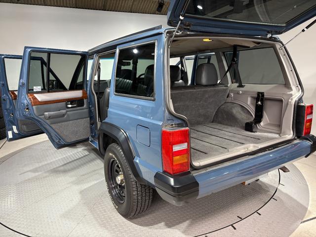 ジープ・チェロキー リミテッド　前期リミテッド・４ＷＤ・Ｂｌｕｅｔｏｏｔｈオーディオ・内装ブラック・アルルブルー（14枚目）