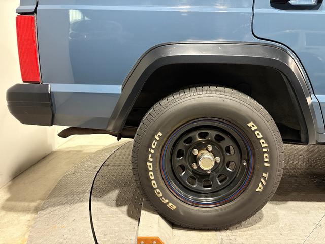 ジープ・チェロキー リミテッド　前期リミテッド・４ＷＤ・Ｂｌｕｅｔｏｏｔｈオーディオ・内装ブラック・アルルブルー（38枚目）