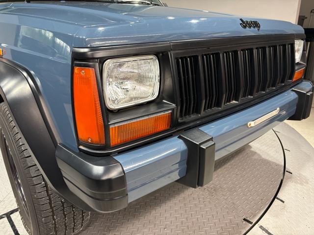 ジープ・チェロキー リミテッド　前期リミテッド・４ＷＤ・Ｂｌｕｅｔｏｏｔｈオーディオ・内装ブラック・アルルブルー（41枚目）