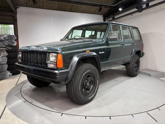 ジープ・チェロキー スポーツ　前期スポーツ・４ＷＤ・Ｂｌｕｅｔｏｏｔｈオーディオ・２インチリフトアップ・モスグリーン・背面タイヤ（7枚目）